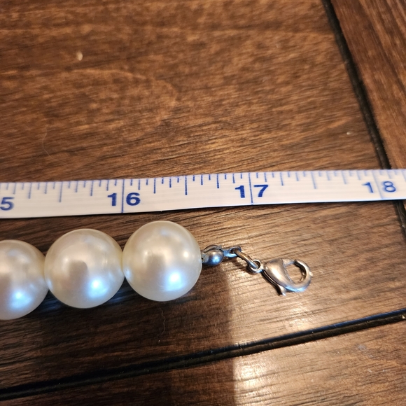 Elegant Cream Faux Pearl Necklace Chunky 17" - Picture 4 of 4